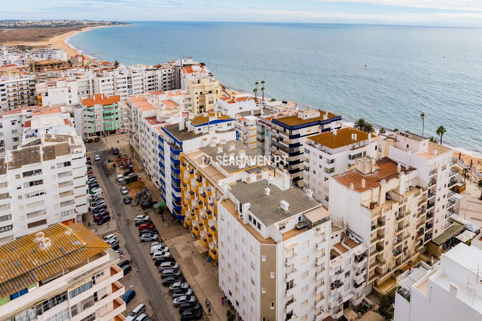 One bedroom apartment in Armação de Pêra, just 150m from the beach.