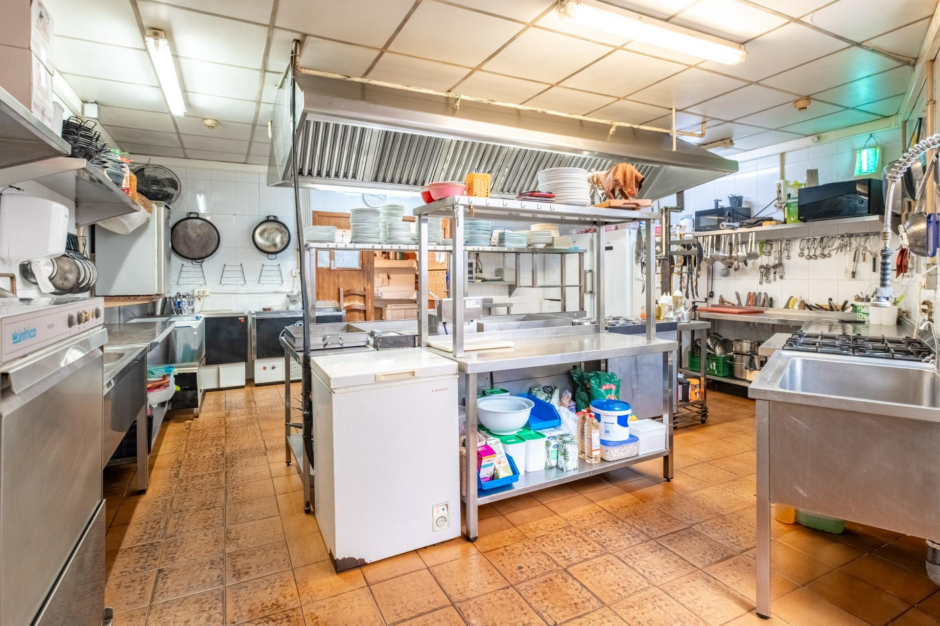 Restaurant premises in operation with high development potential next to Gran Vía – Alicante