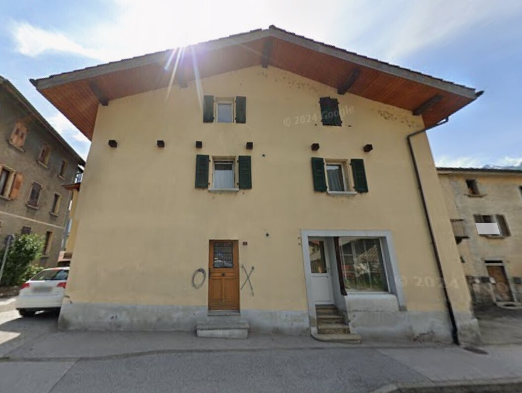 Terraced house located in Leytron