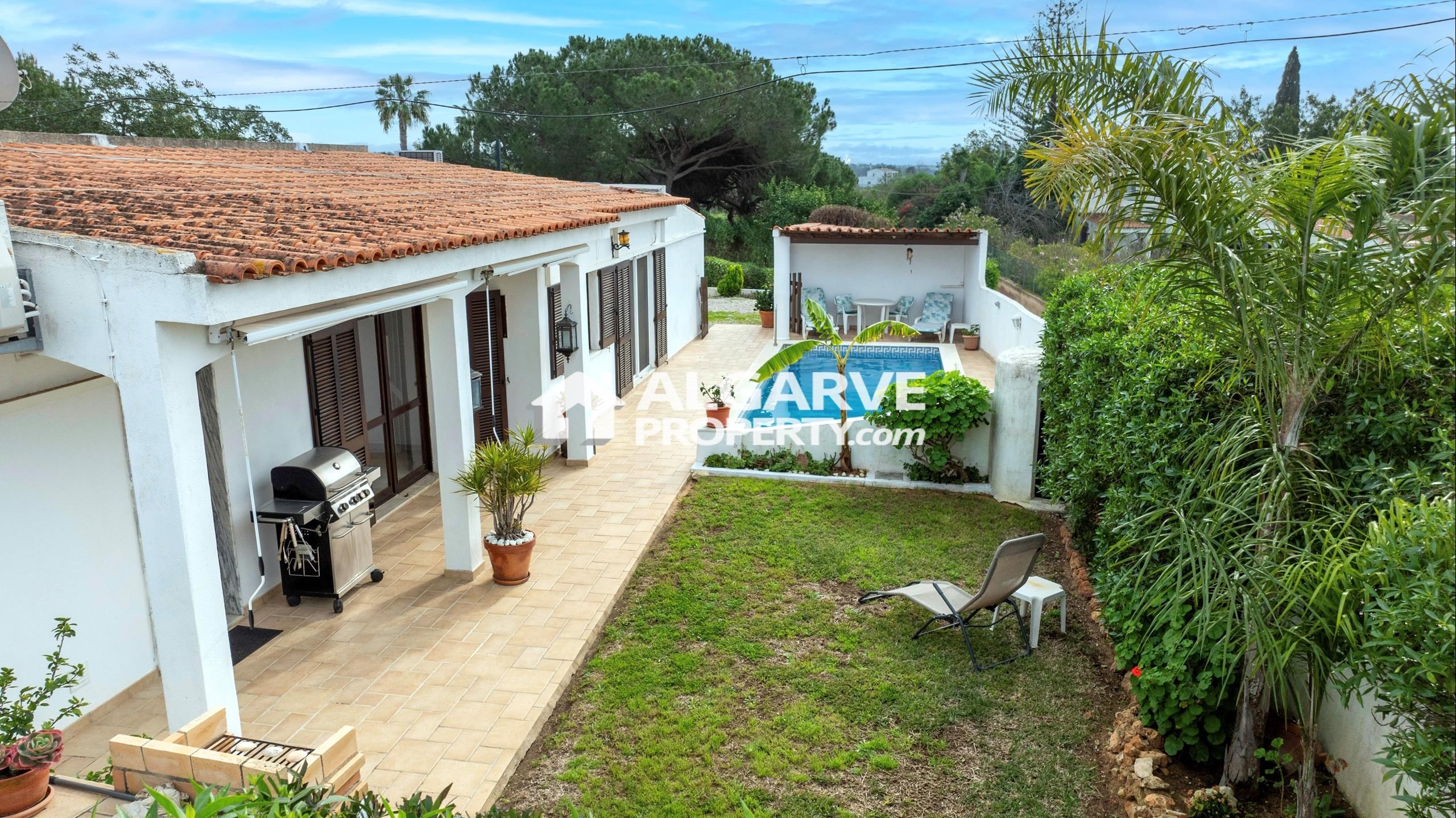 Three bedroom villa on a private plot near Quinta do Lago Golf Course