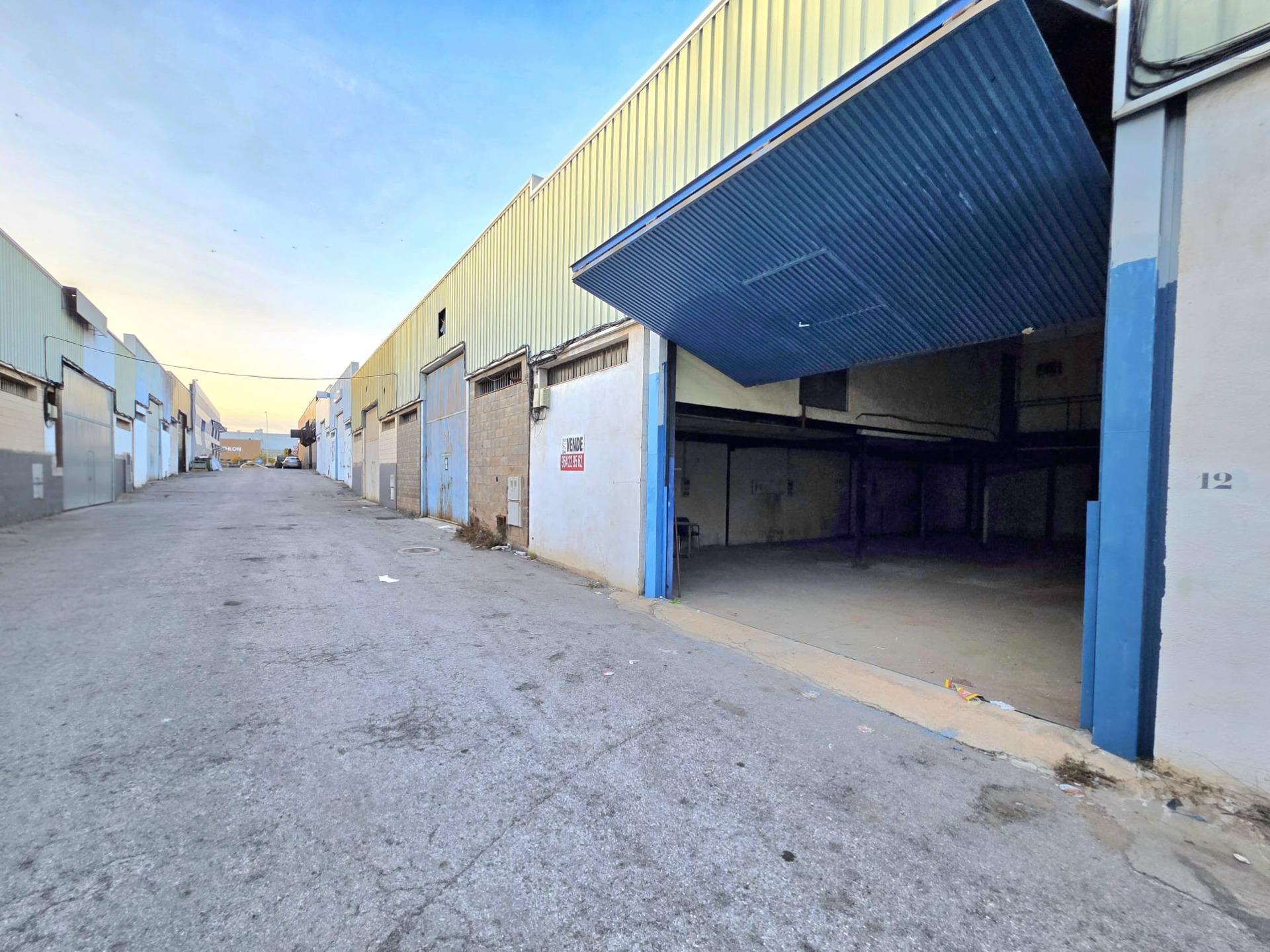 Warehouse in Polígono Pullman-Castellón.