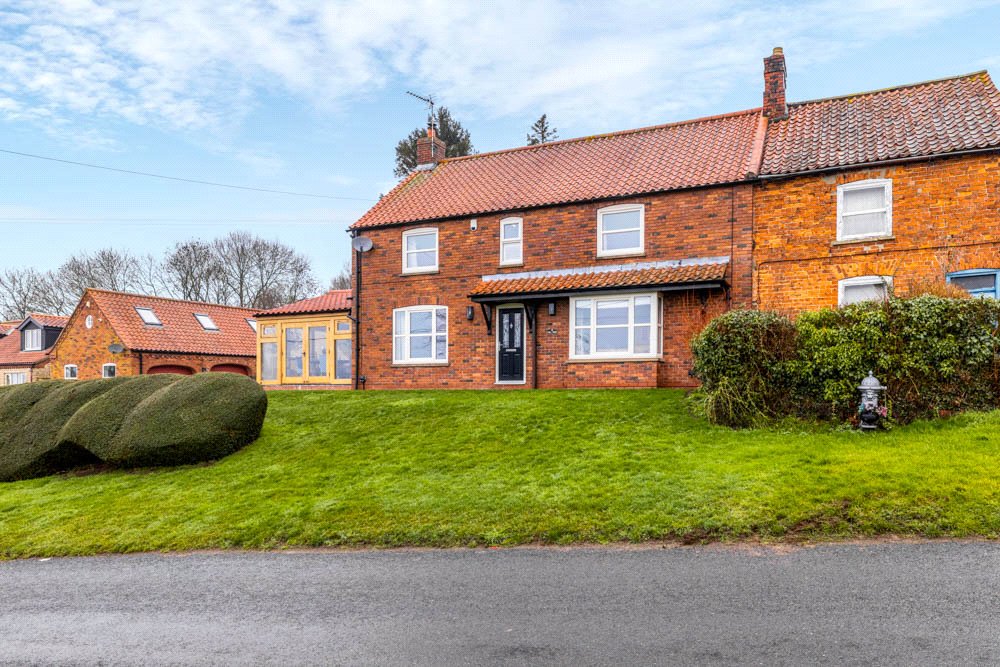 Semi-Detached House: for sale in Lincoln