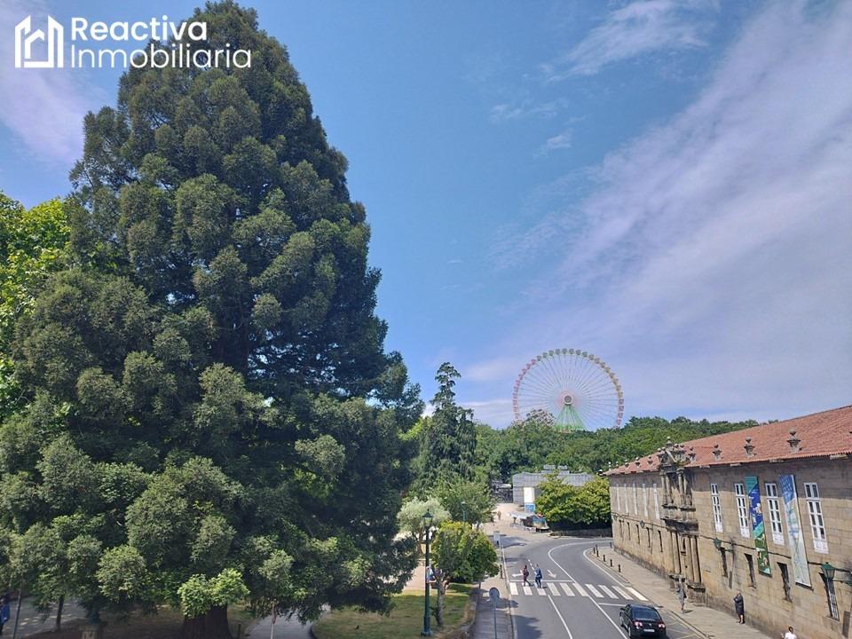 BUILDING WITH THREE APARTMENTS AND UNDER COVER IN OLD TOWN