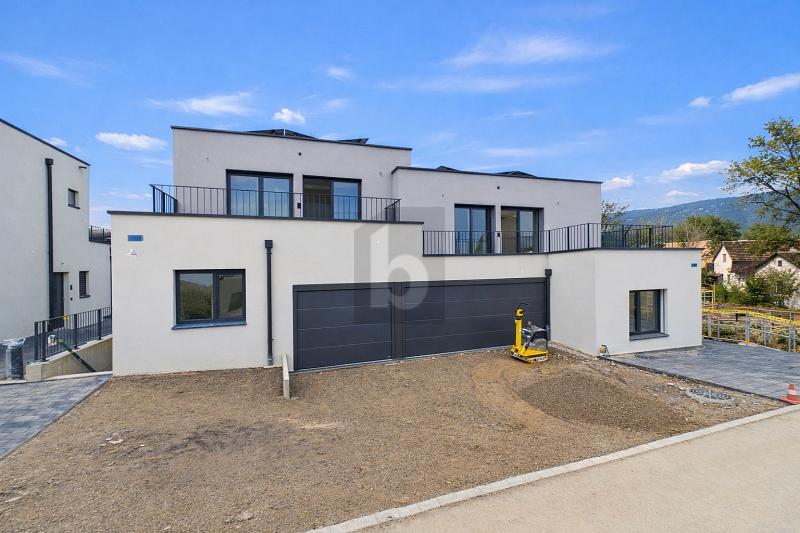 PRICE HIT NEW BUILDING WITH TWO TERRACES AND GARDEN