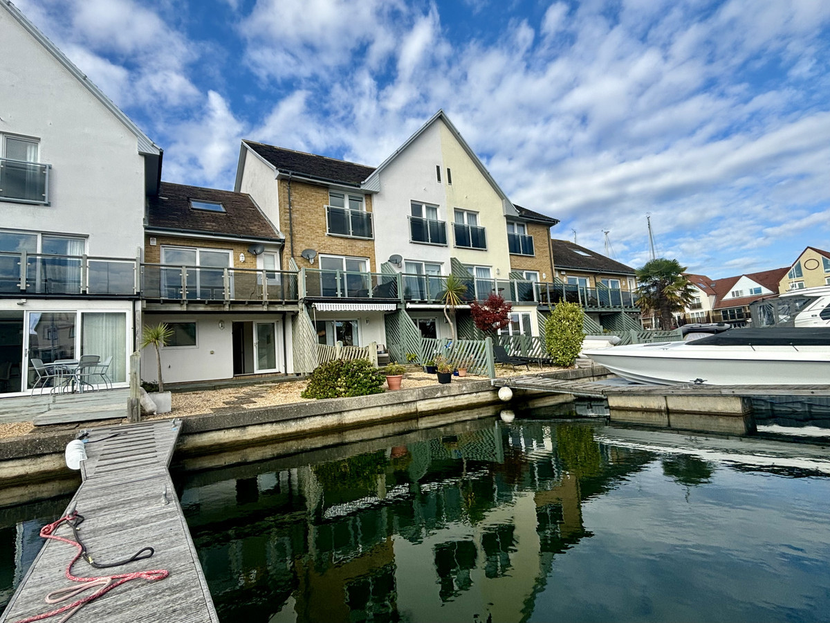 A fantastic chain free, three bedroom townhouse with private mooring and off street parking, located on the much sought-after