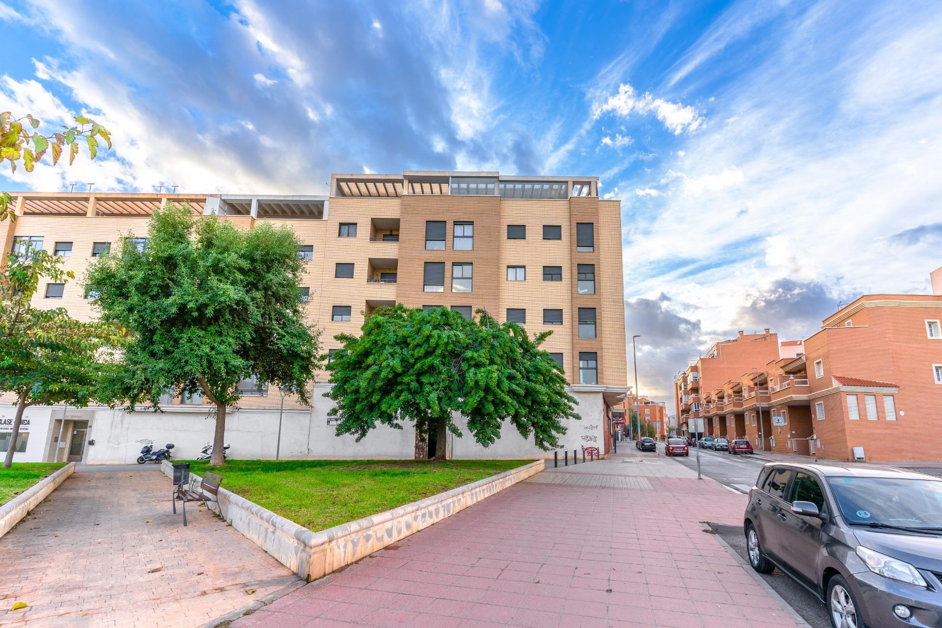 Unique investment opportunity in Felipe II area! Commercial premises with great projection