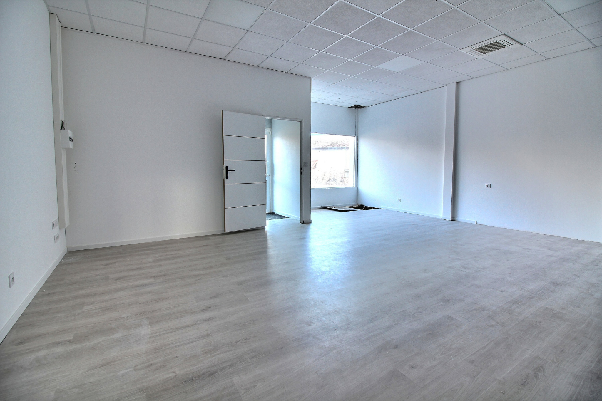 Commercial premises 110 m2 Good visibility Centre de Vaugneray