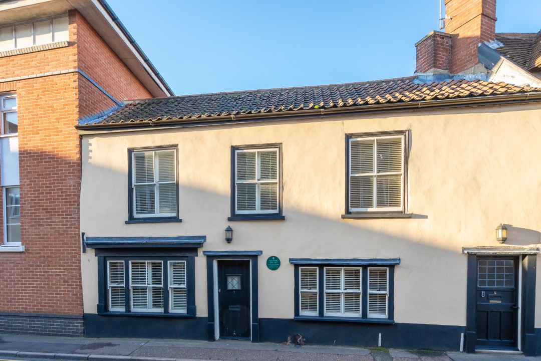 Terraced House: for sale in Norwich