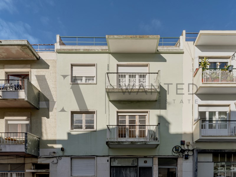 4-STOREY BUILDING WITH GROUND FLOOR COMMERCIAL SPACE FOR INVESTMENT, LISBON