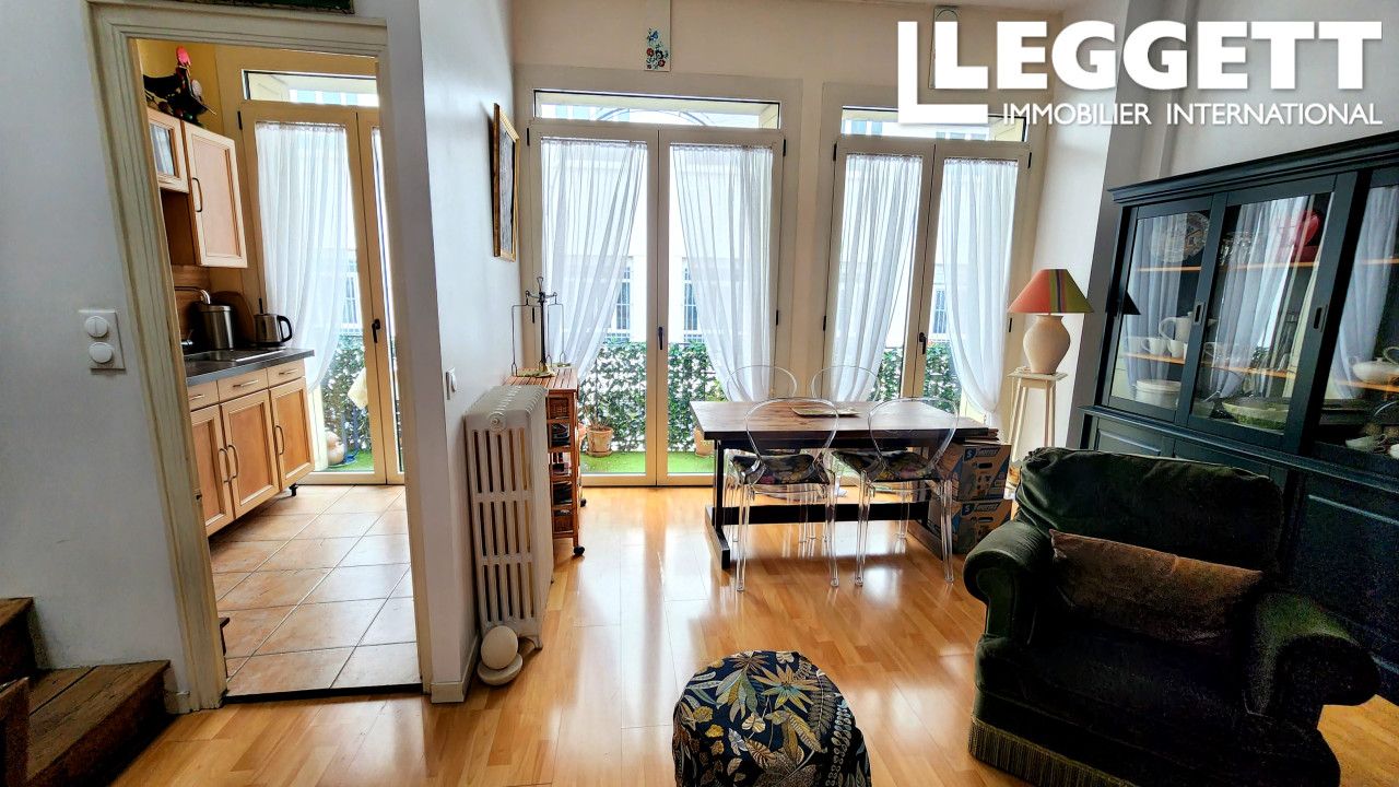 Charming 3-Level Stone House – 83 m² – Bordeaux Gambetta