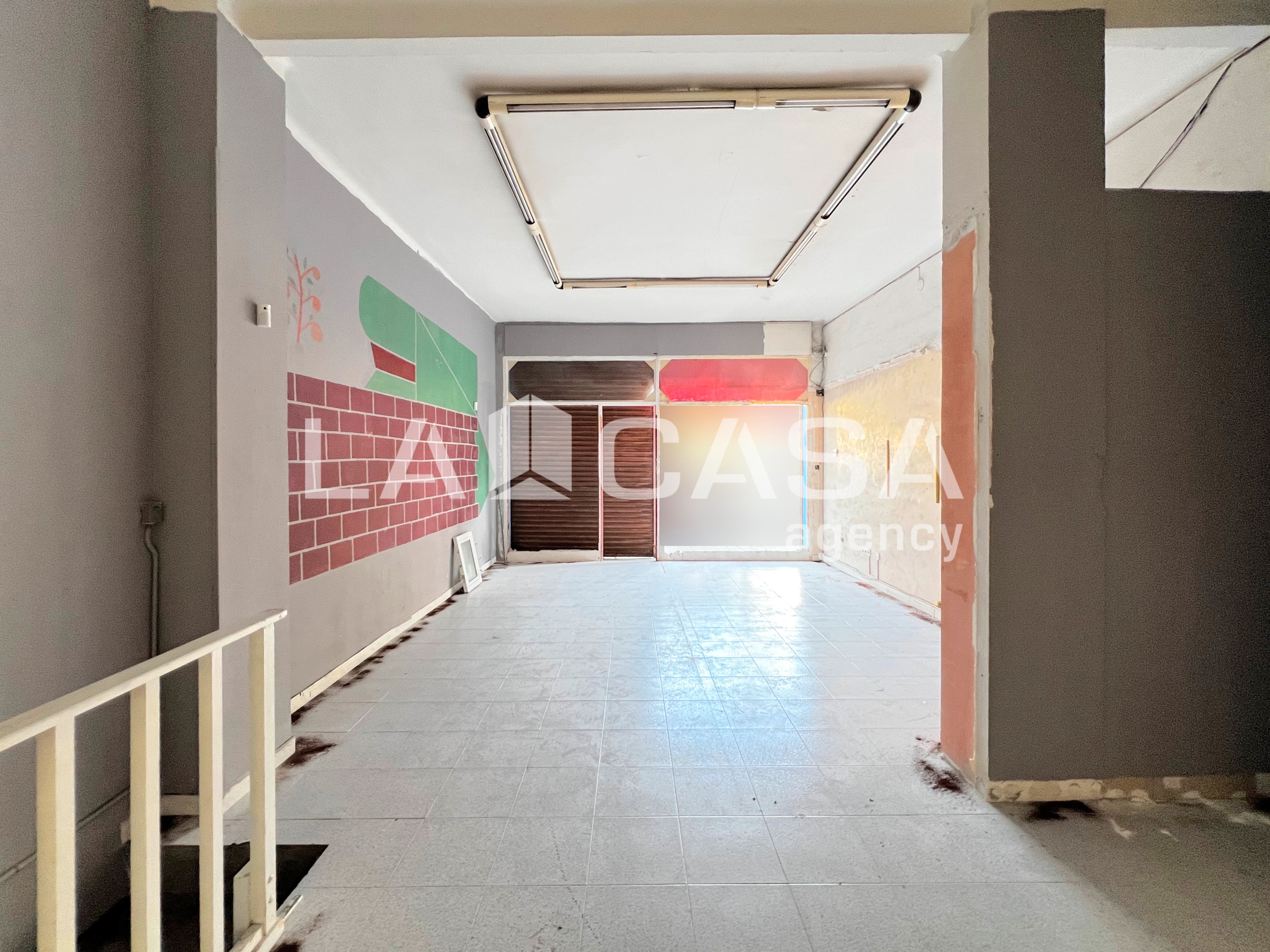 Commercial for sale in Badalona, Spain