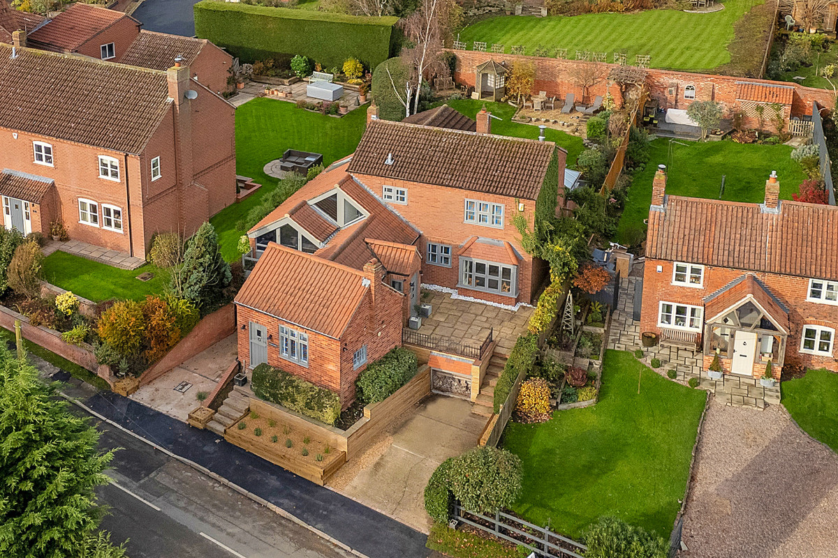 Detached House: for sale in Upper Broughton Melton Mowbray