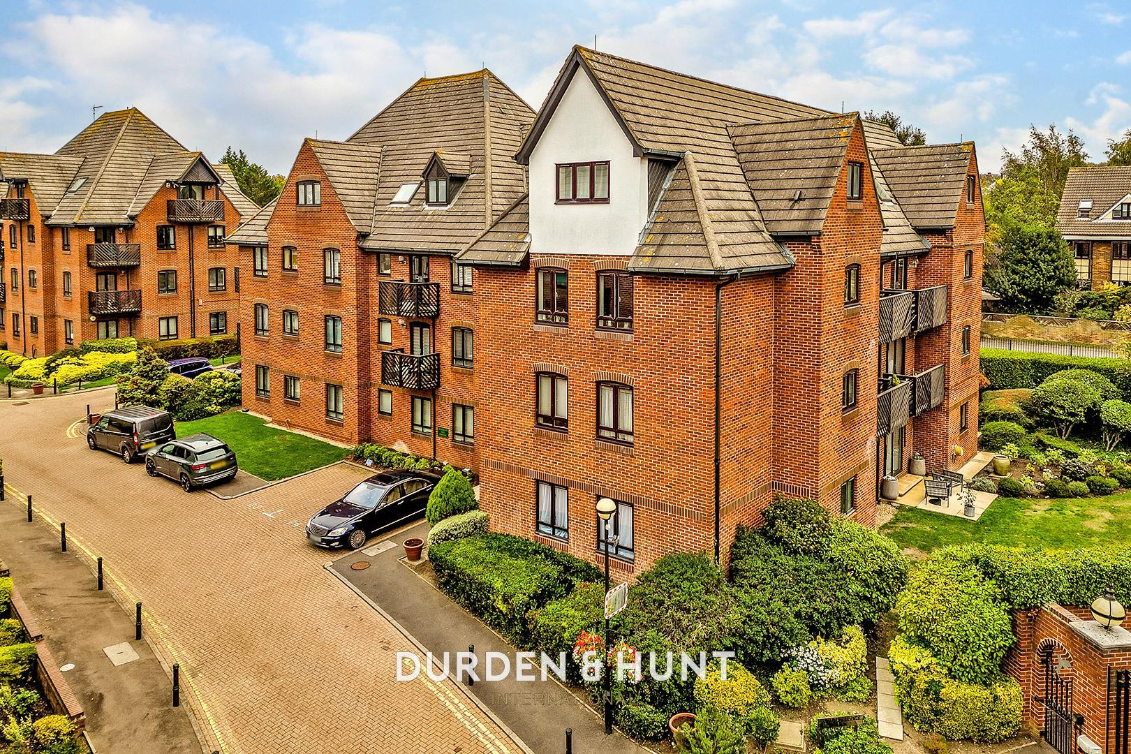 Condo for sale in Buckhurst Hill, United Kingdom