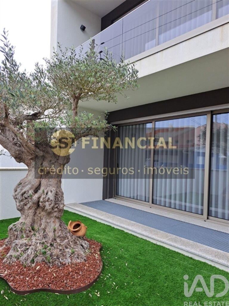 Semi-detached house T4 in Esmoriz of 400 sq m