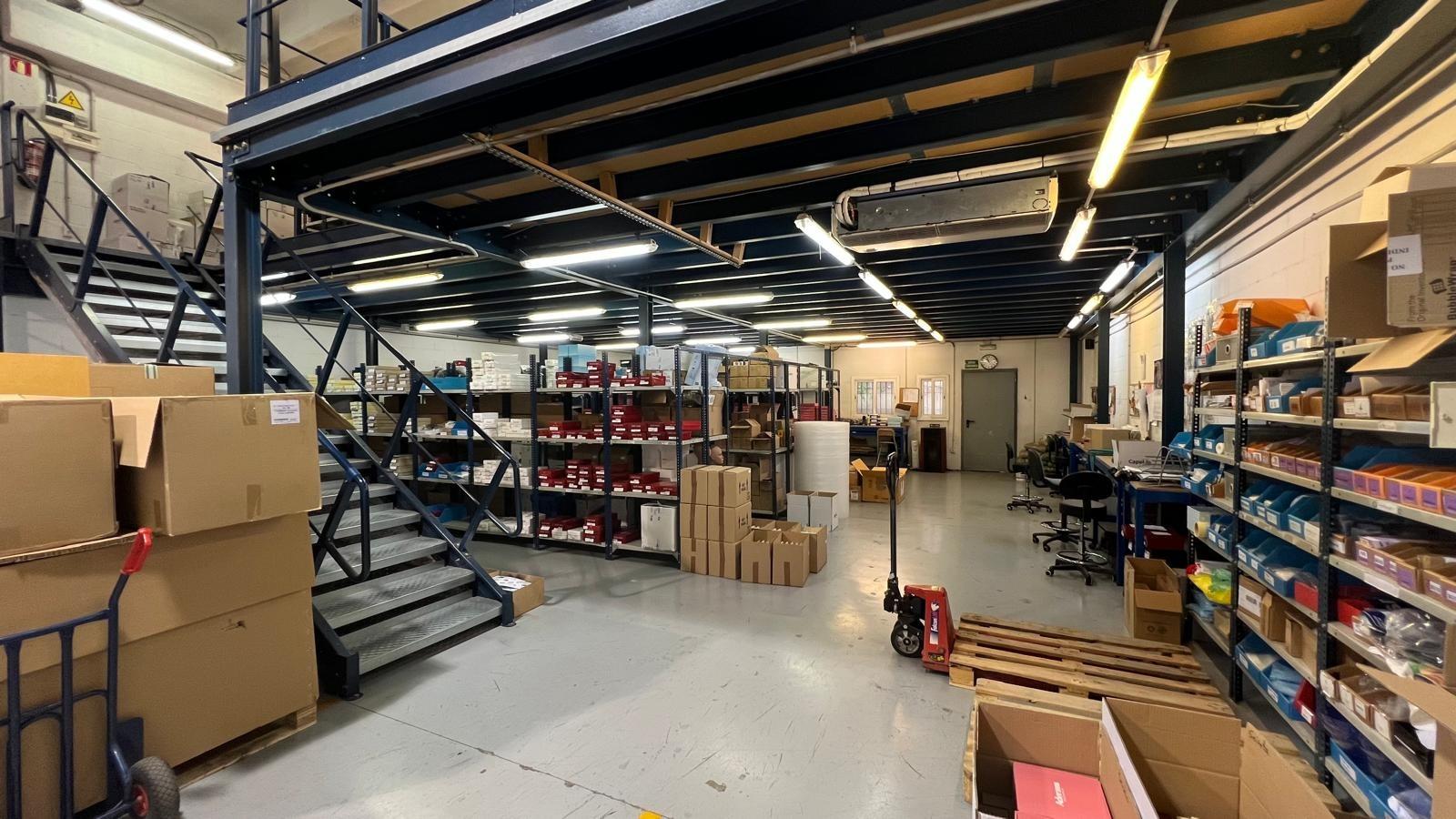 Industrial warehouse for sale in Sabadell, in perfect condition and ready to move in.