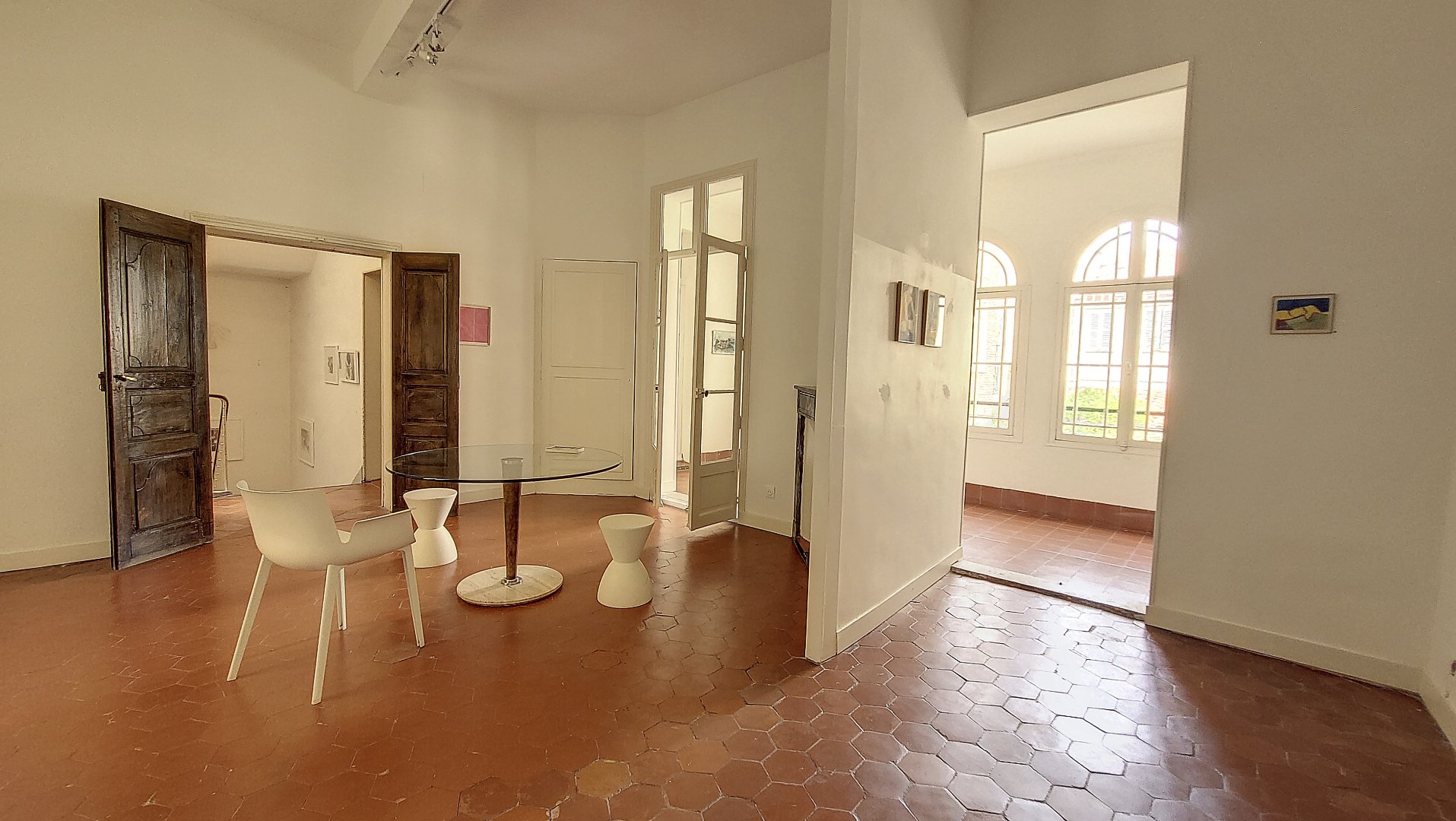 Private mansion with patio -- 300m² of living space -- Hyper centre ville de Perpignan