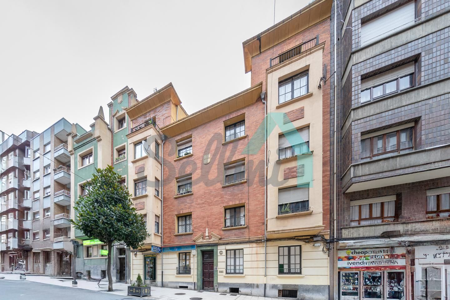 Building for sale in Oviedo, Spain