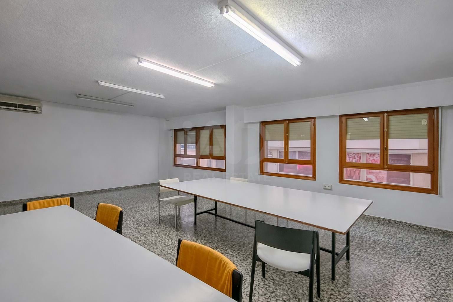 Tienda / local comercial 2 dormitorios - 146.00 m2