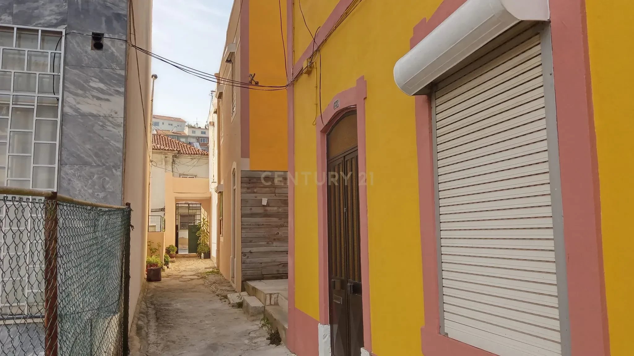 Fantastic investment for refurbishment or construction of a new building,