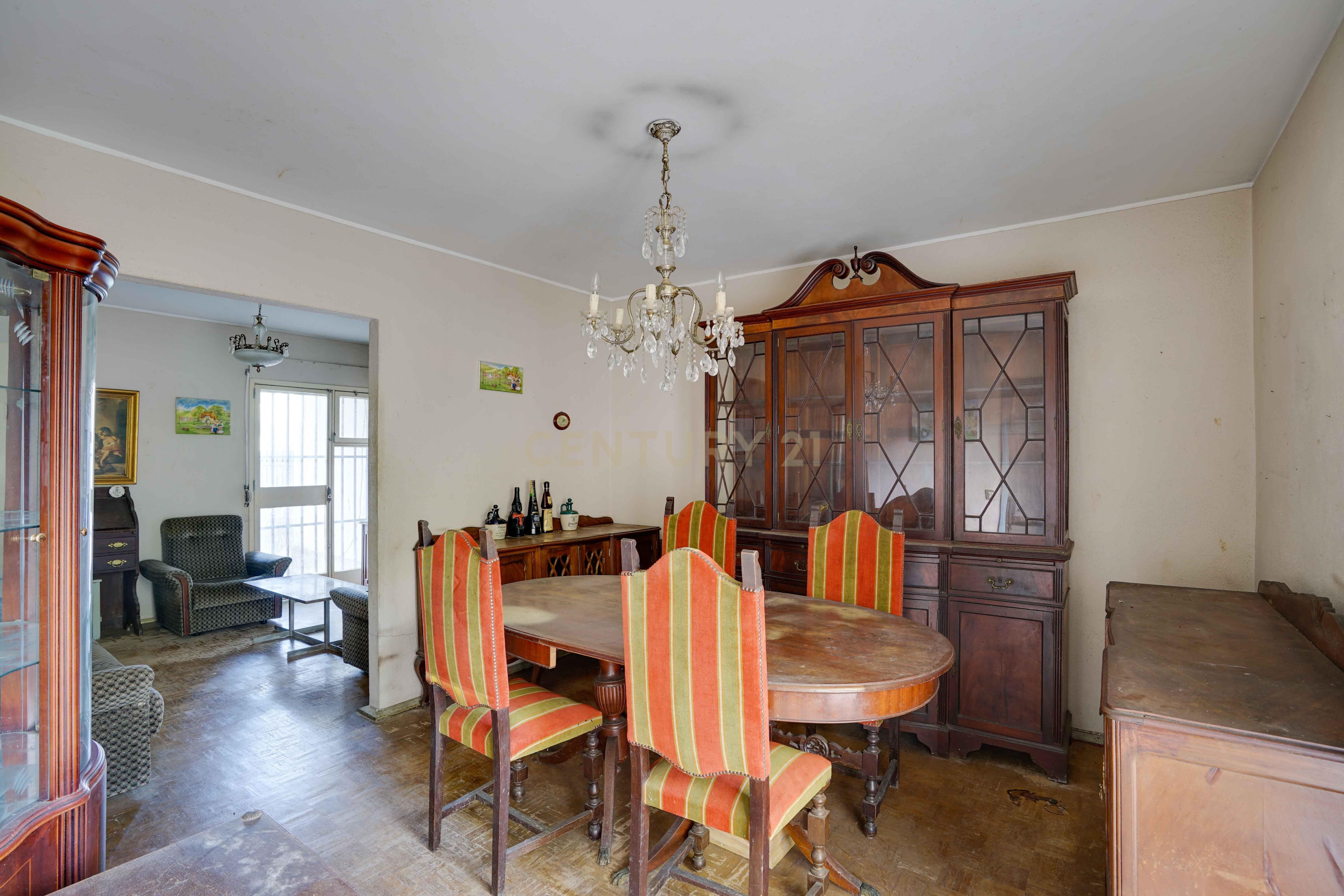 Charming Ground-Floor Home in a Prime Location Near the Beach