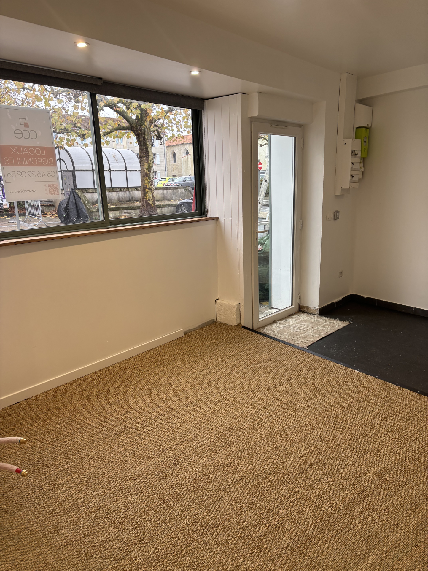Premises / office 20 m2 refurbished