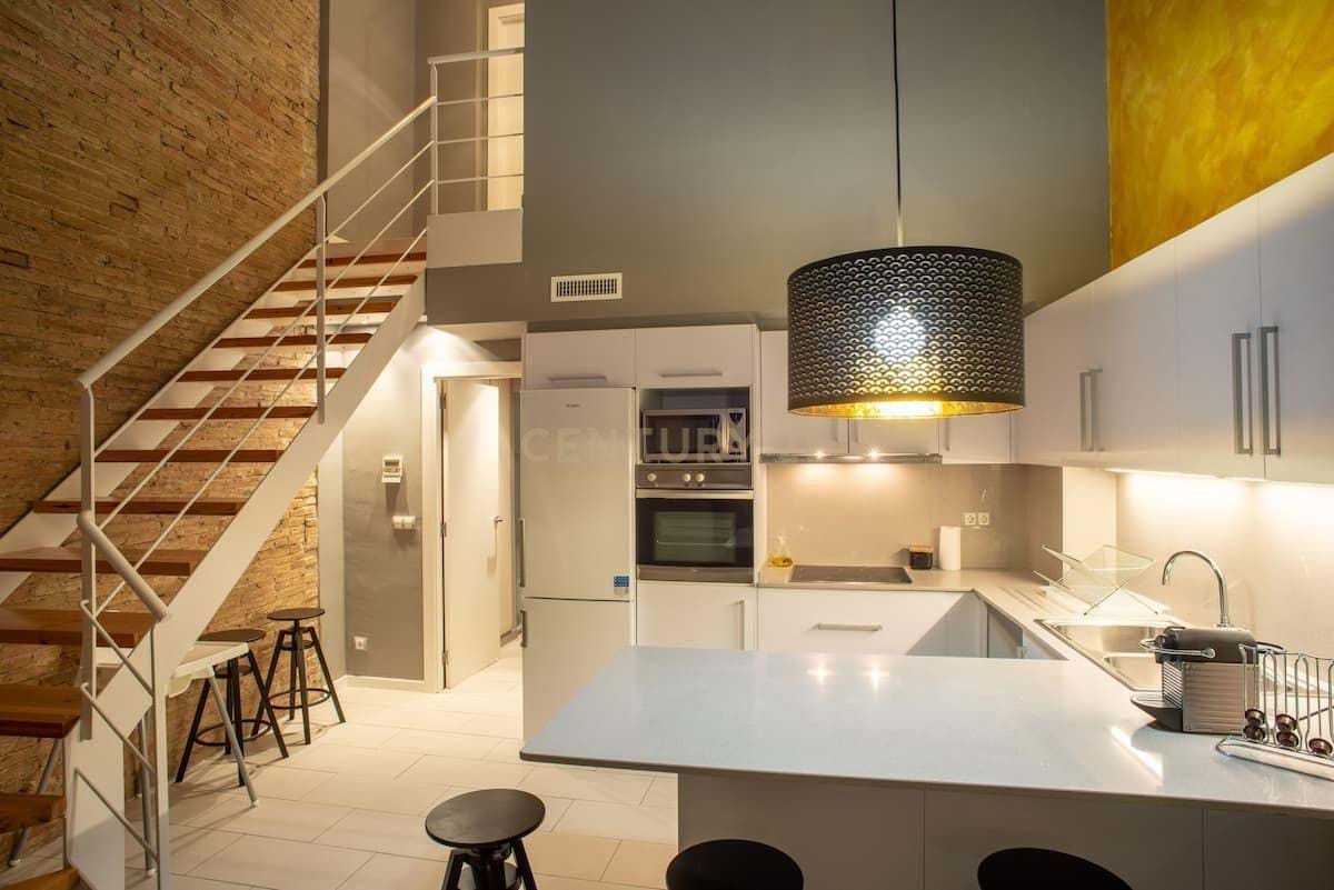 FULL BUILDING FOR SALE WITH EXISTING TENANCIES