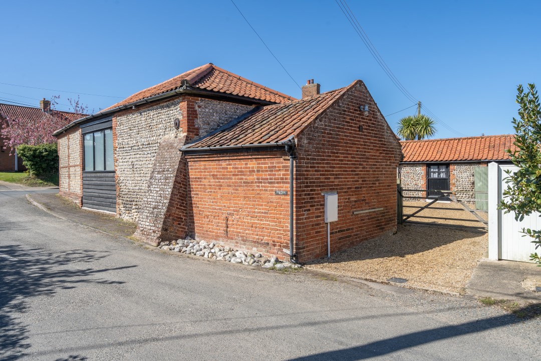 Barn Conversion: for sale in Aylmerton Norwich