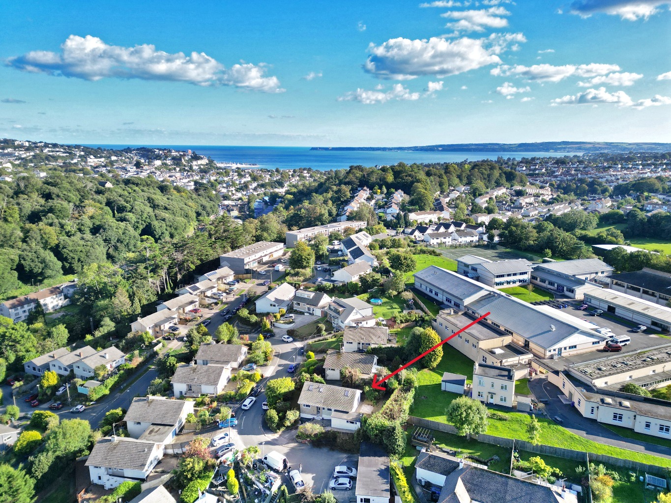 A wonderful detached chalet style bungalow situated in a quiet cul de sac in Shiphay. The property has undergone a complete