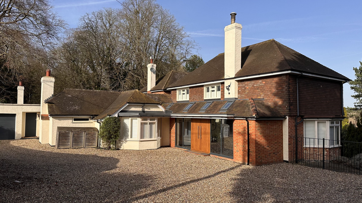 Detached House: for sale in Maidenhead