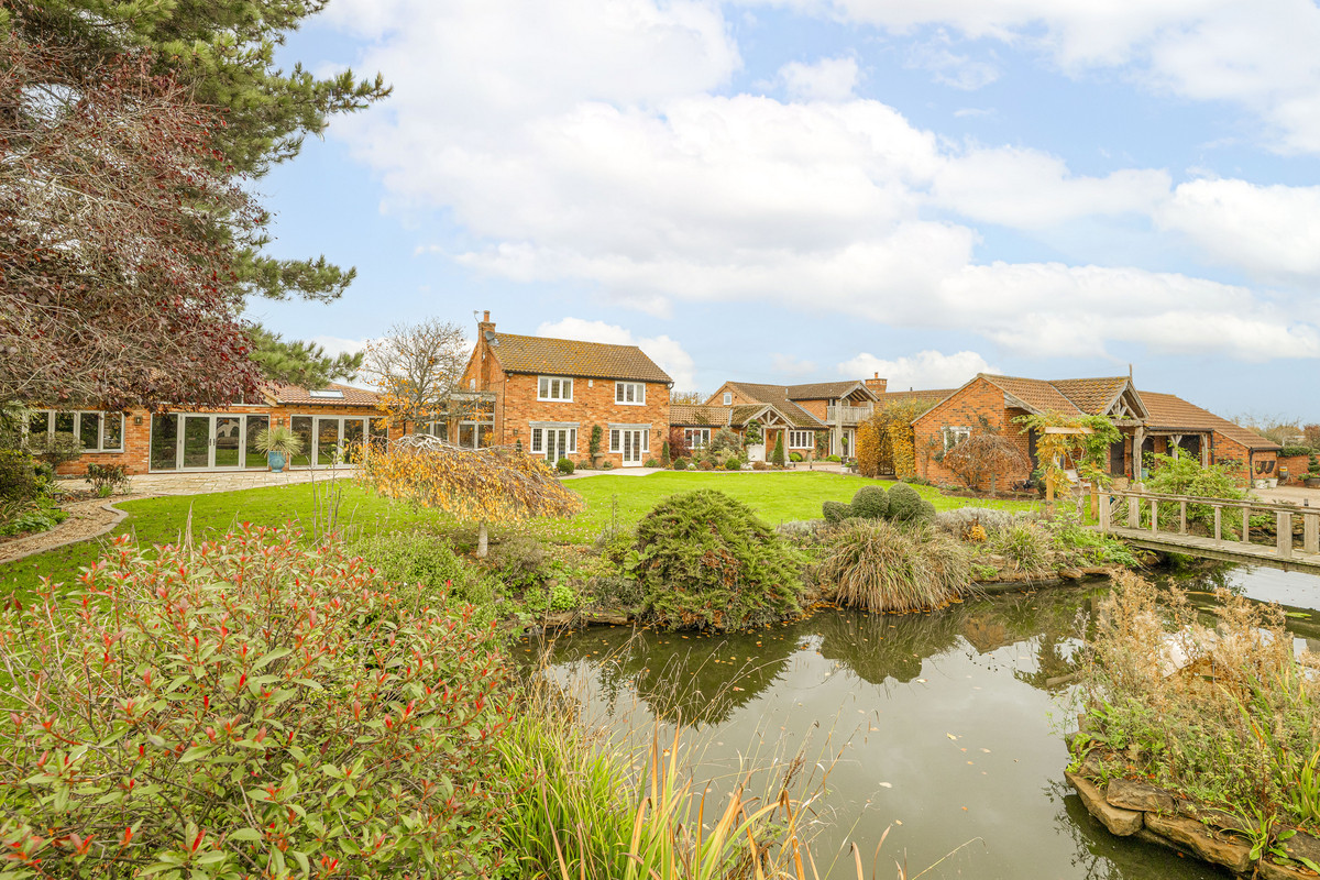 Detached House: for sale in Cropwell Butler Nottingham