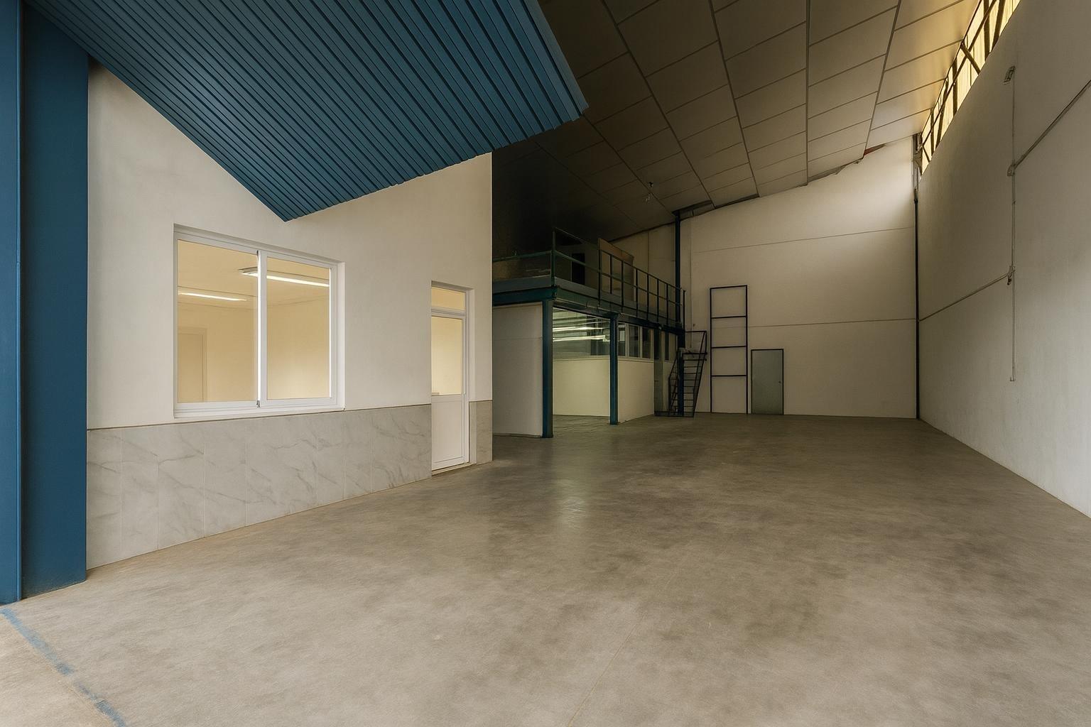 Warehouse well located on Avd Principal de Plg. Amargacena!!!!