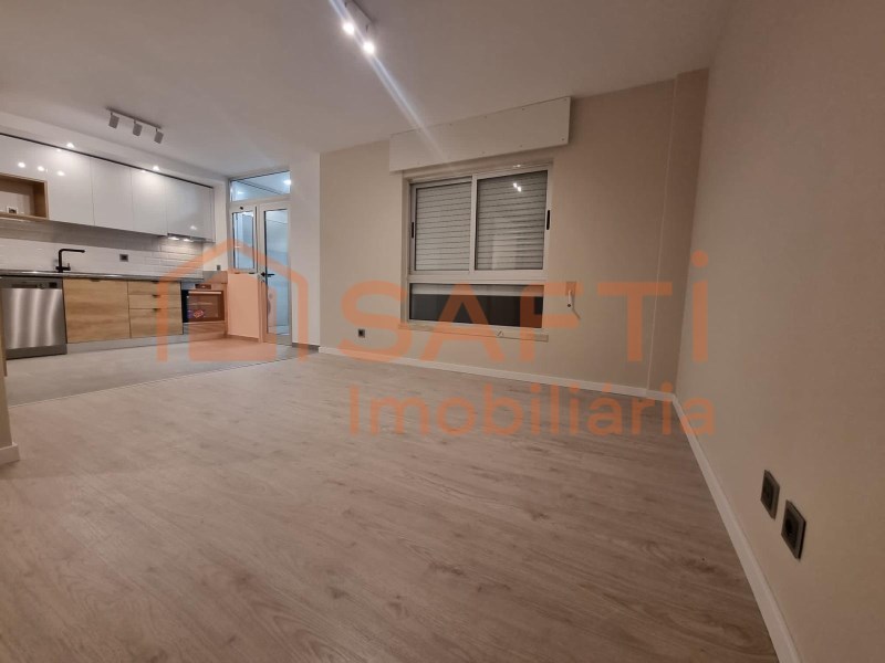 Refurbished 2 Bedroom Apartment - Setúbal