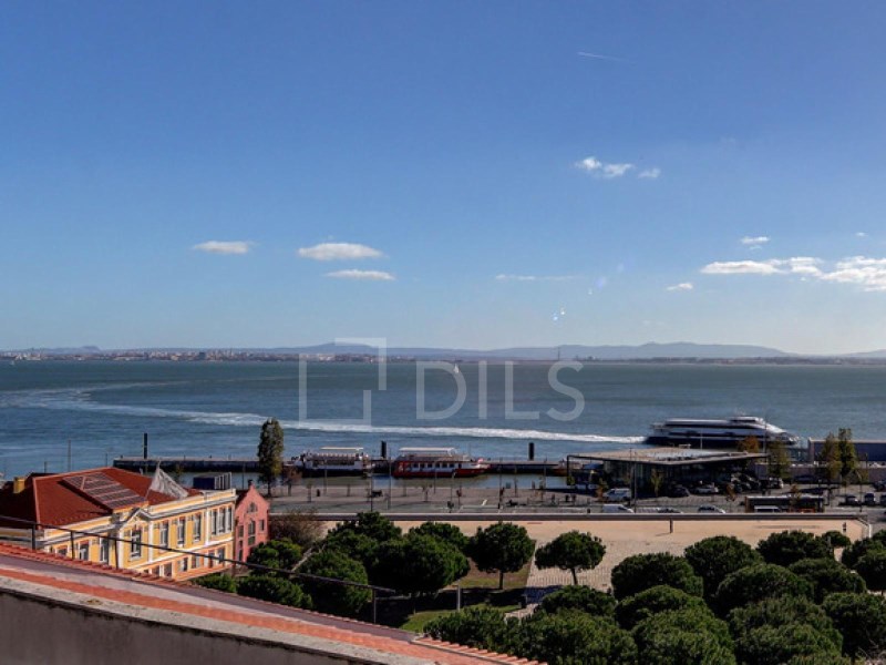 Building with active AL and Yield of 11%, in Alfama