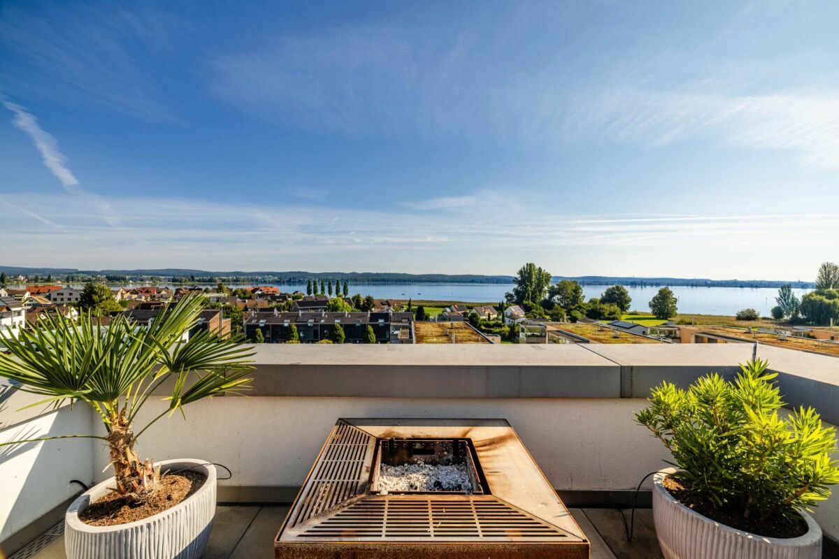 Stylish living in Ermatingen - terrace apartment with a unique Lake Constance panorama