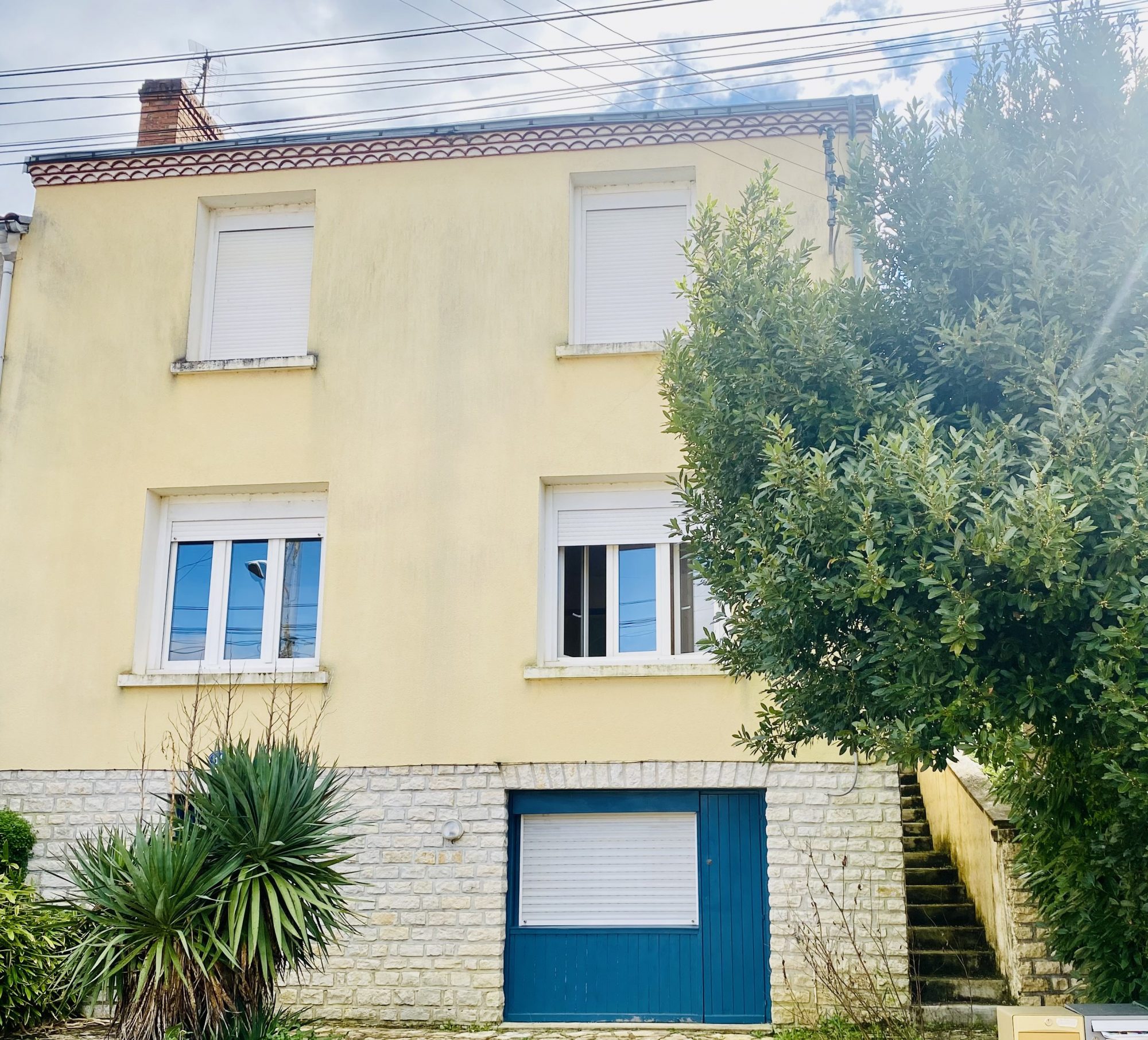 Building for sale in Périgueux, France