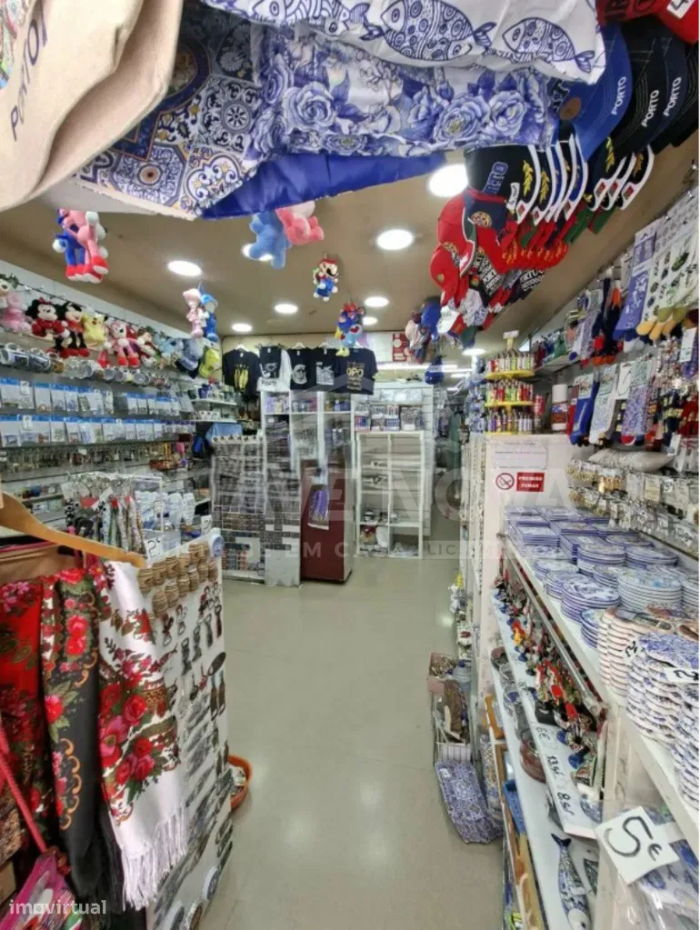 Commercial for sale, Porto (União das freguesias de Cedofeita, Santo Ildefonso, Sé, Miragaia, São Nicolau e Vitória, Portugal)