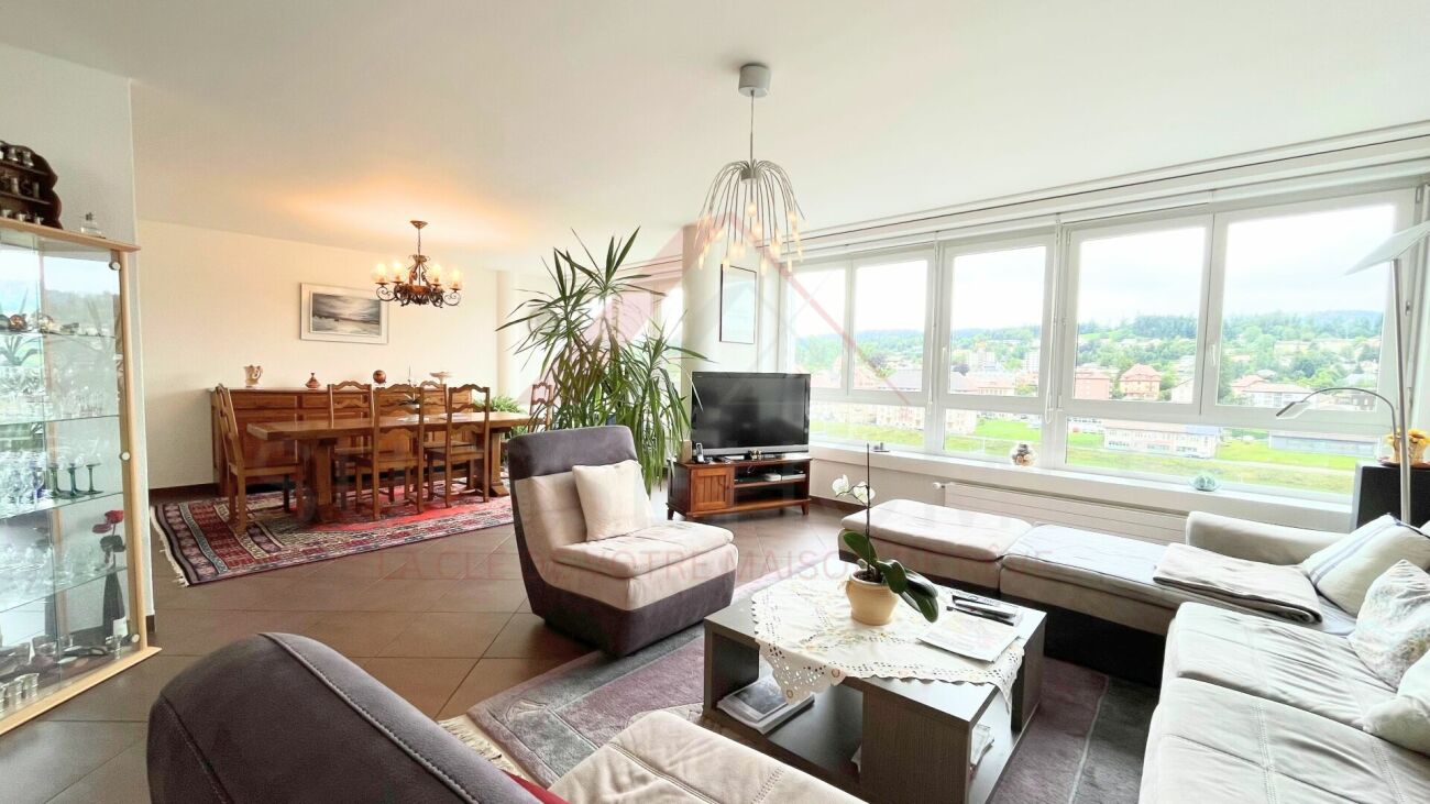 La Chaux-de-Fonds - Reduced price: 4.5 rooms renovated (130 m²) on the 8? with elevator, contemporary design & panoramic view