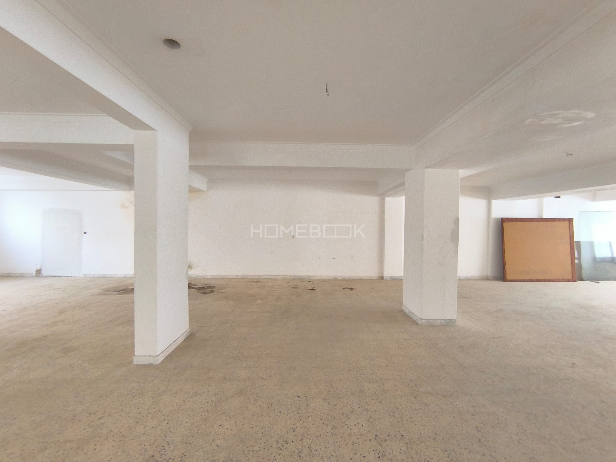 Store with commercial allocation with 210m2 | Agualva (Health Centre)