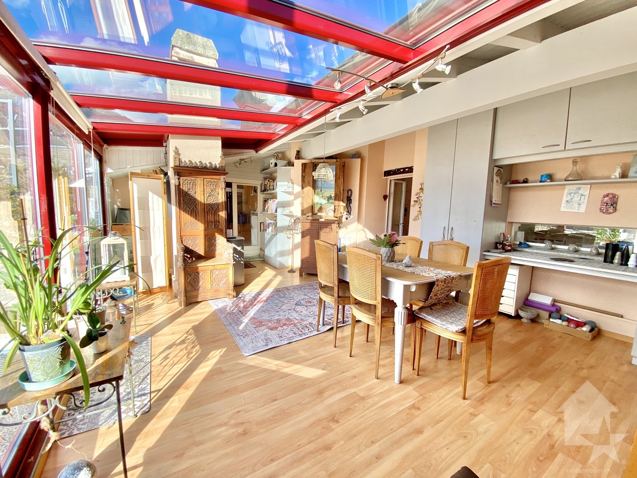 Spacious quiet penthouse, parking, terrace of 105 m2 and views
