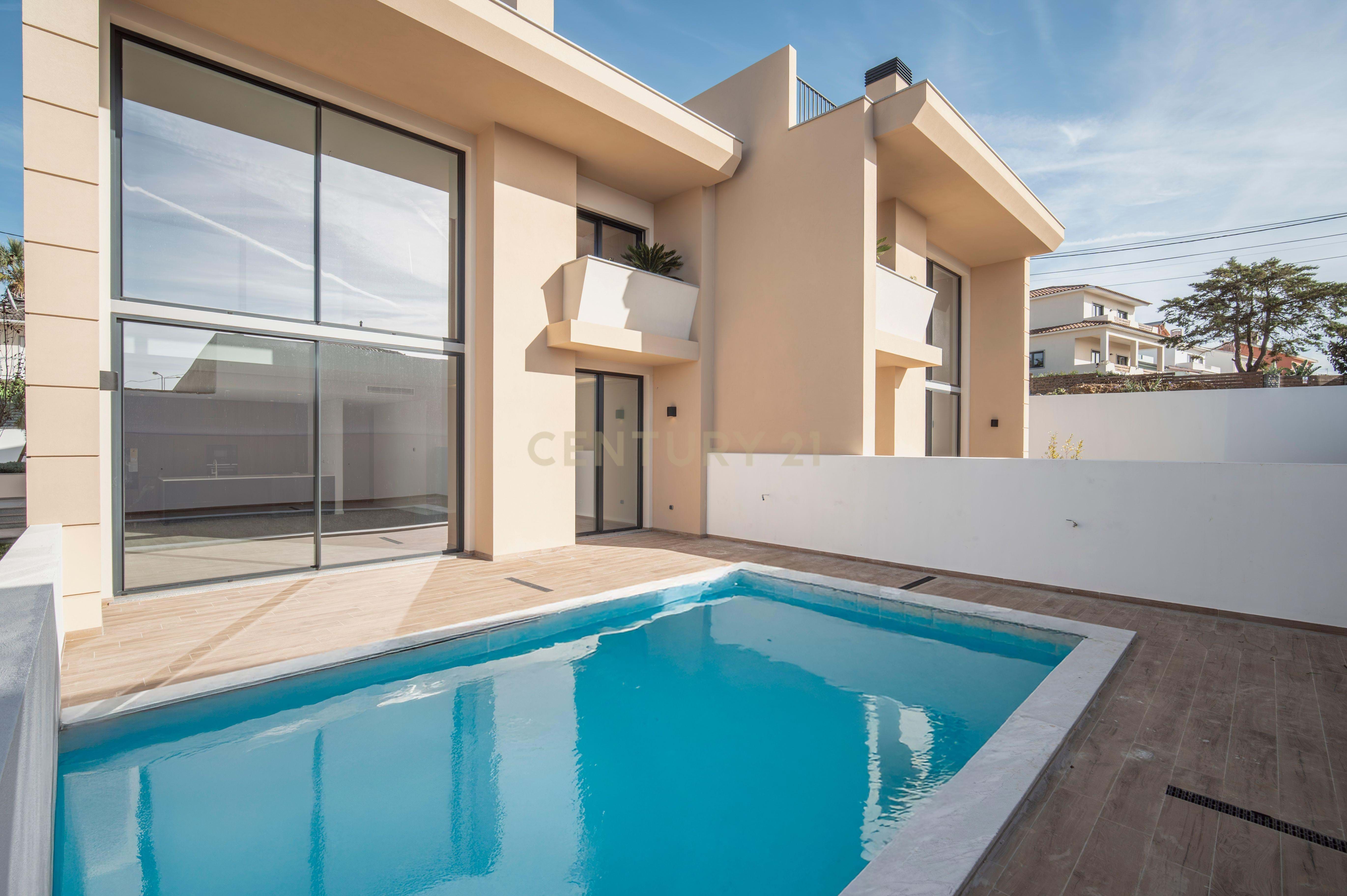 Exclusive condominium of 4 contemporary villas, located in Murches,