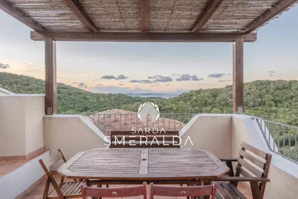 Ea Bianca – A Mediterranean Duplex Haven with Sea View