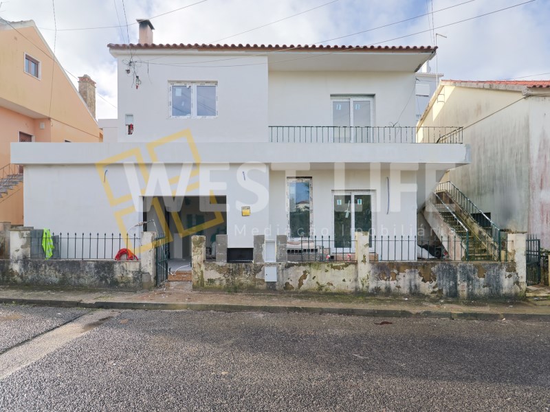 Detached House T4 FULLY RENOVATED - Terrace and Patio - Torres Vedras.