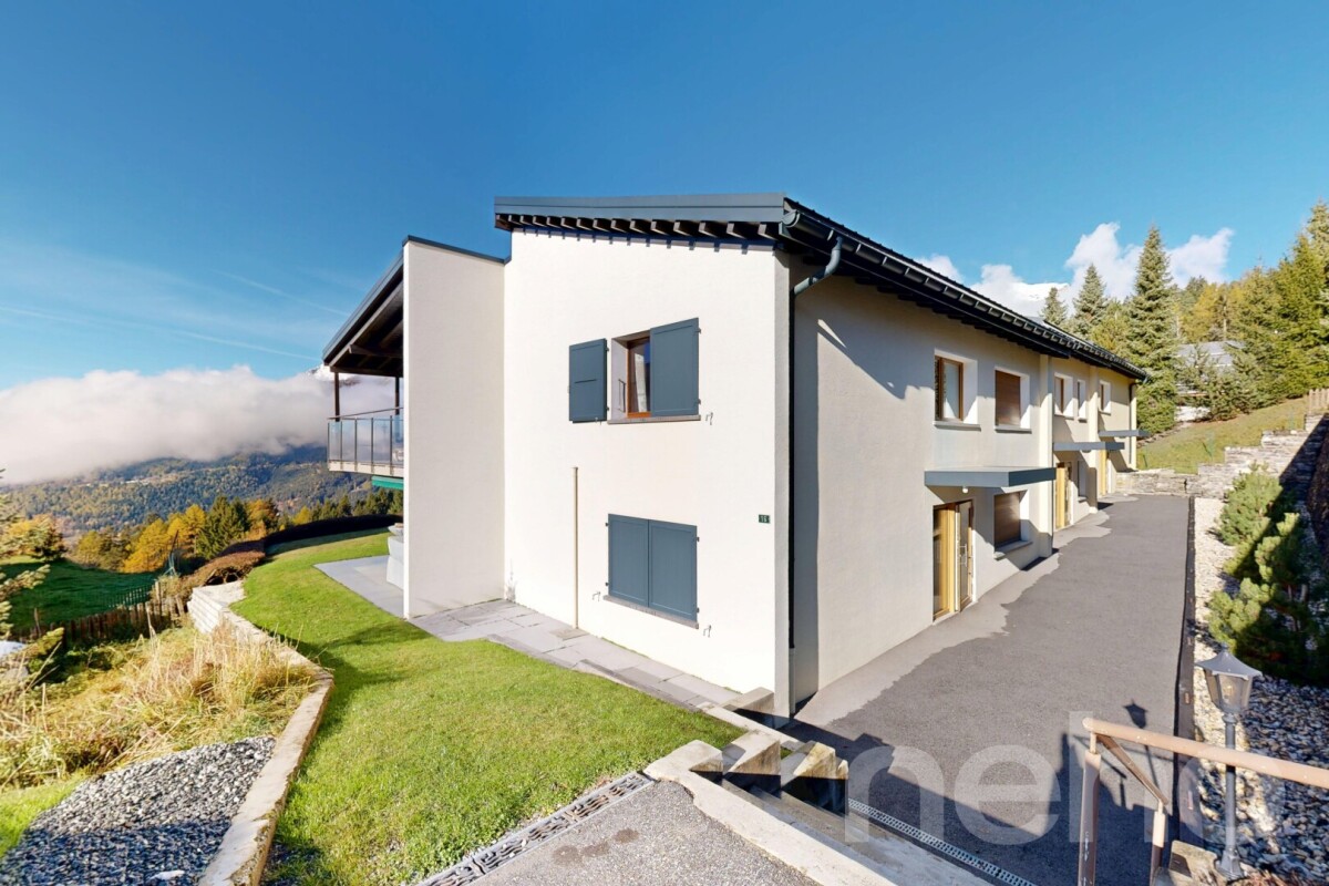 Top floor with incredible views of the mountains.