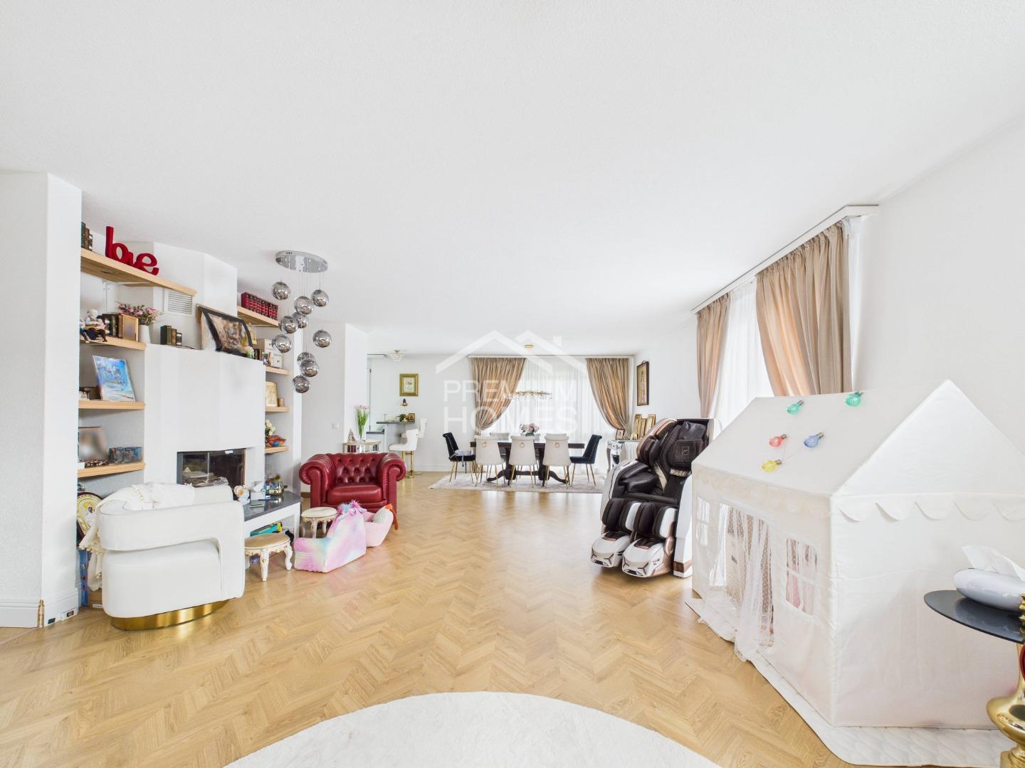 Attic apartment with fantastic terrace