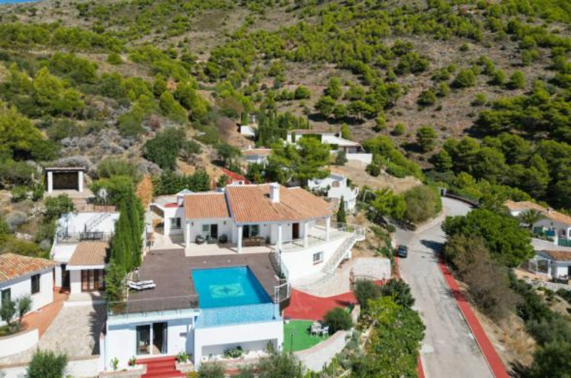 AWARD WINNING LUXURY REAL ESTATE AGENCY, SPECTACULAR SEA VIEW VILLA FOR SALE IN MIJAS