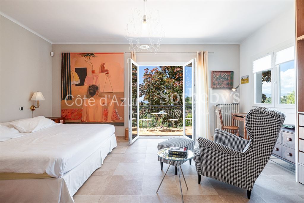 Provençal house with panoramic views and swimming pool in Nice