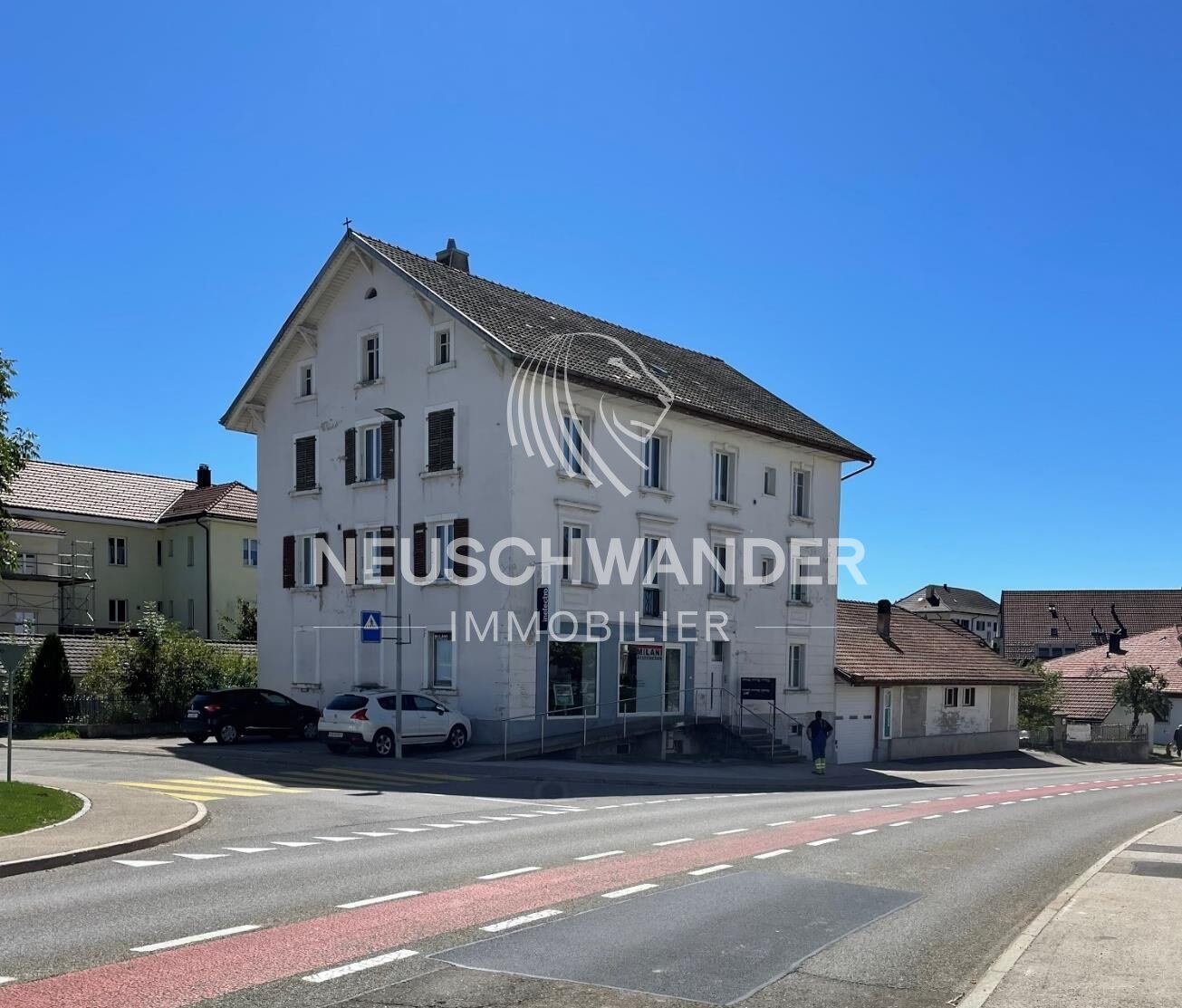 Building of 4 apartments and 3 shops for sale in Saignelégier