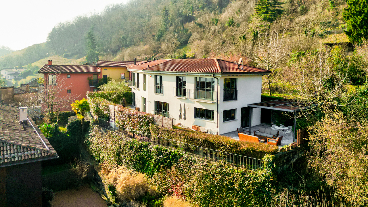 Splendid villa near the historic center with panoramic views