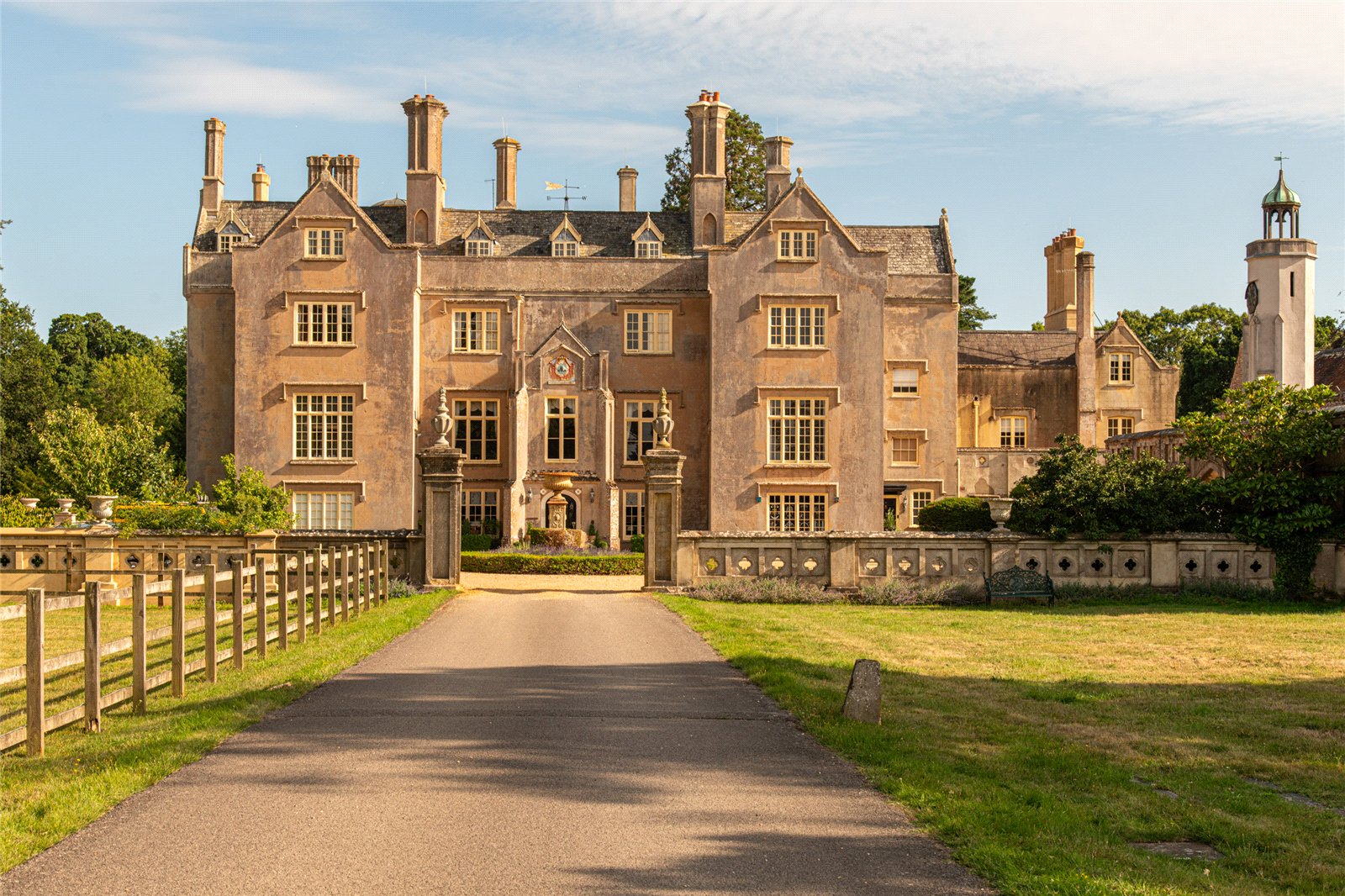 House: for sale in Hurn