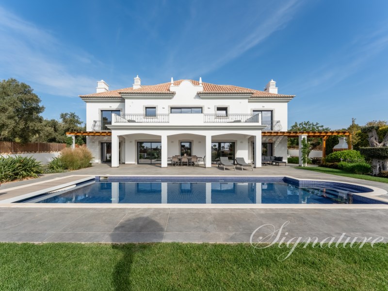 An elegant five-bedroom family home that perfectly blends modern luxury with timeless comfort, right in the heart of Santa Bárba…